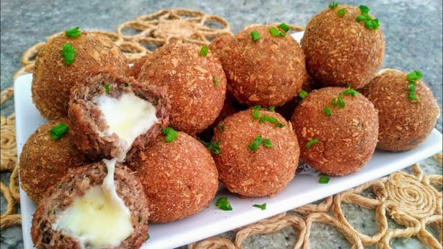 Bolinho de Costela Com Queijo
